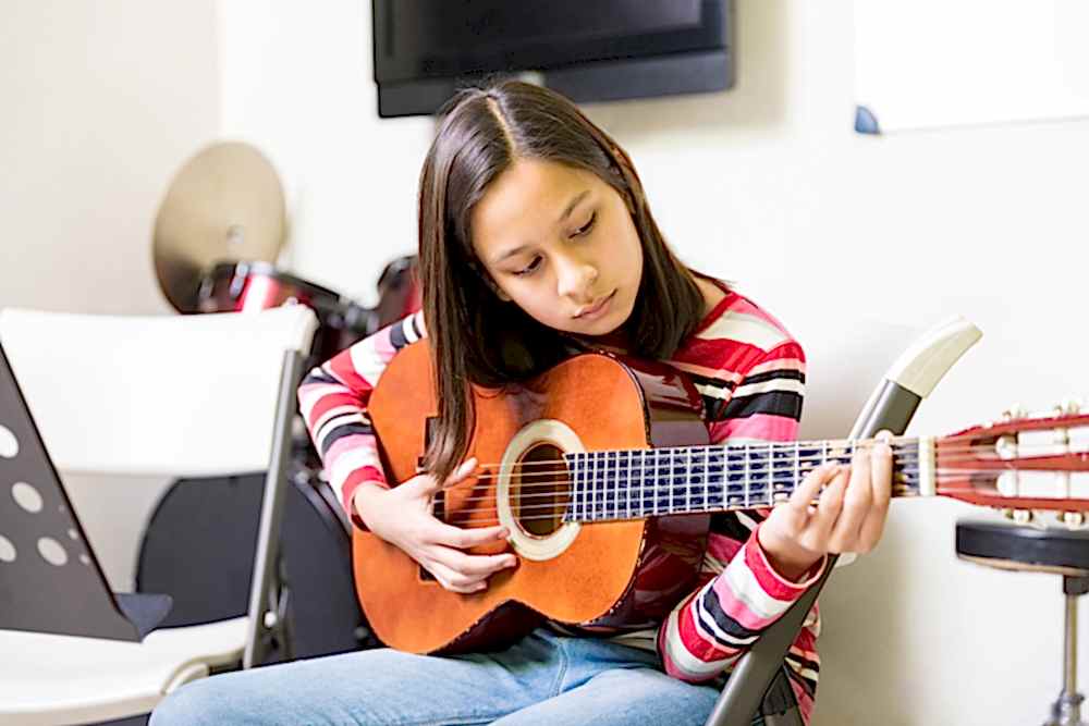 Cocuk Gitar Kurslari 4